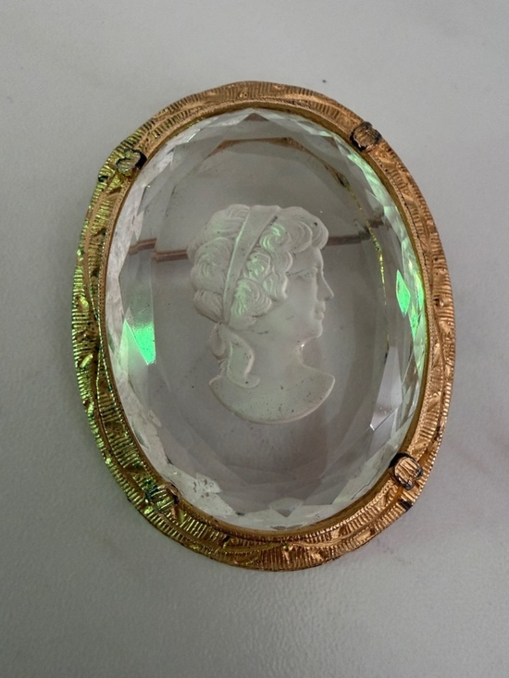Vintage Reverse Intaglio Glass Cameo Brooch Pin Goldtone 1.75 Inches